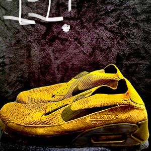 Nike men’s 11 green and black